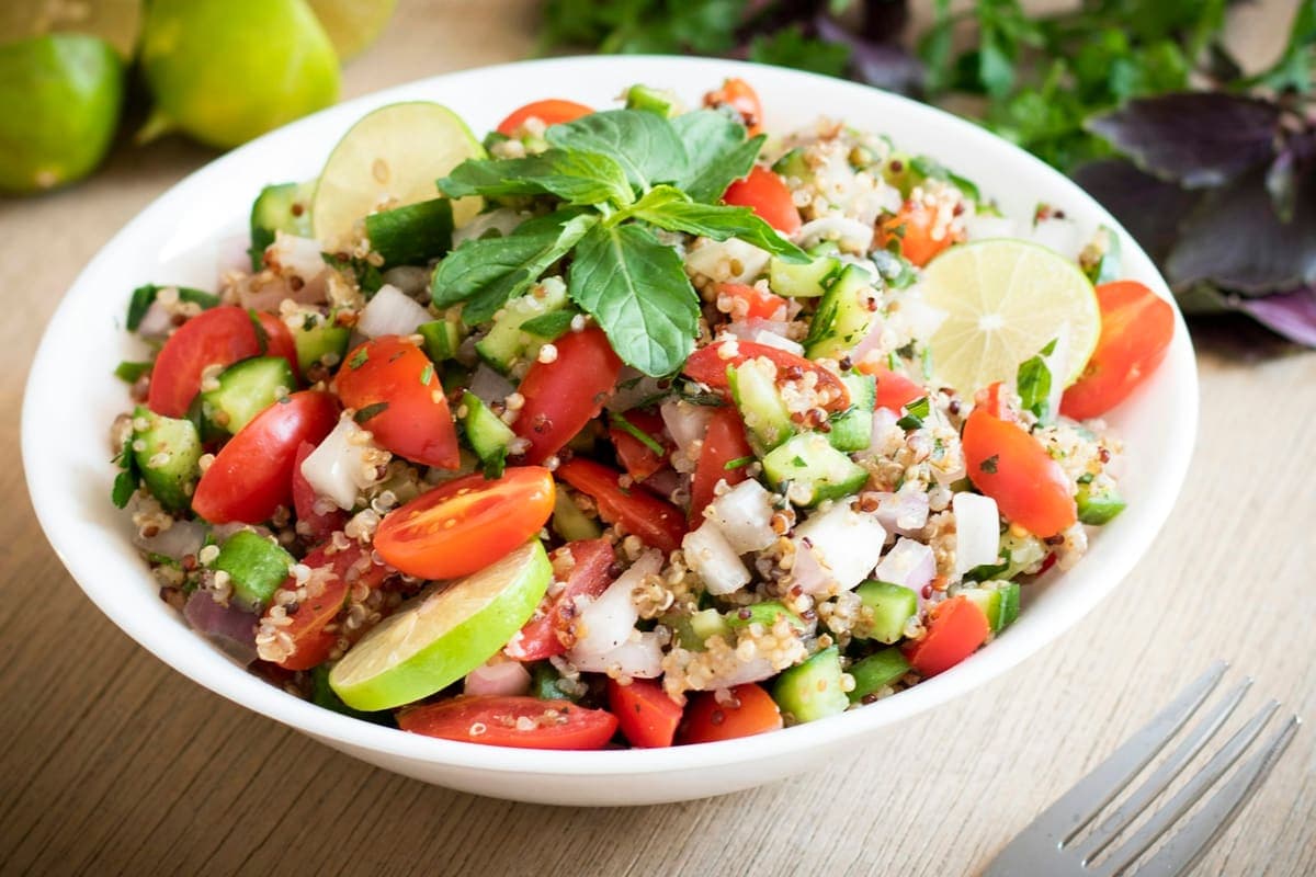 Couscoussalade met feta en kikkererwten
